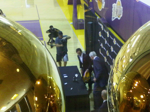 Ντύθηκε «λιμνάνθρωπος» ο Νας (photos)