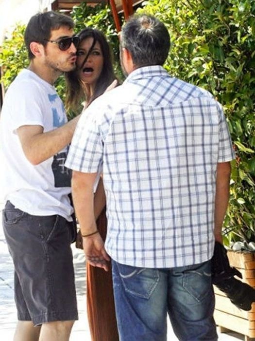 Επιτέθηκε σε παπαράτσι η Καρμπονέρο (photos)