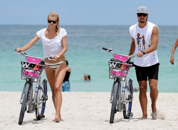 Τα παιχνίδια του Κεντίρα με τη Λένα (photos)