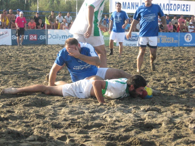 Beach soccer: Θέαμα και δυνατές αναμετρήσεις στο Γύθειο