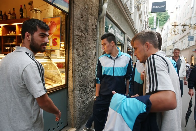 Βόλτα παικτών και Αλαφούζου στο Σάλτσμπουργκ