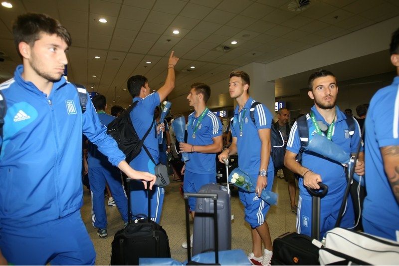 Έφτασε η αποστολή της Εθνικής Νέων (photos)