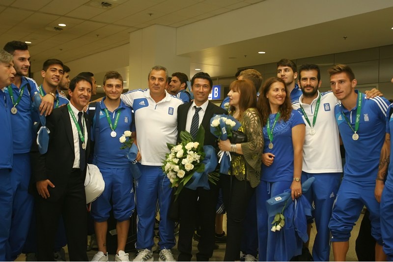 Έφτασε η αποστολή της Εθνικής Νέων (photos)