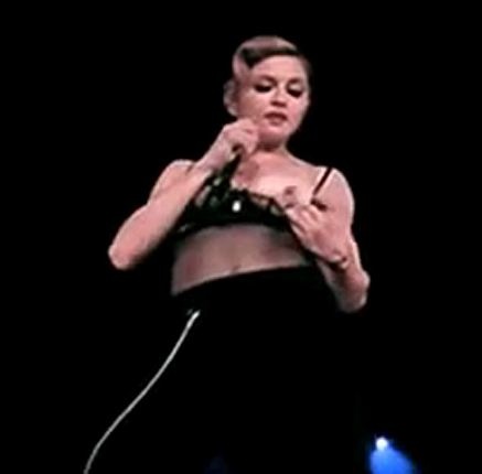 Το νέο στριπτίζ της Μαντόνα (photos+video)