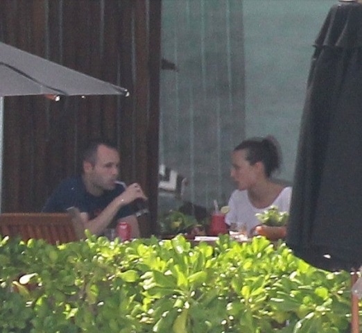 Ο μήνας του μέλιτος καλά κρατεί για Ινιέστα (photos)