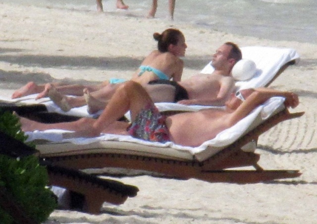 Ο μήνας του μέλιτος καλά κρατεί για Ινιέστα (photos)