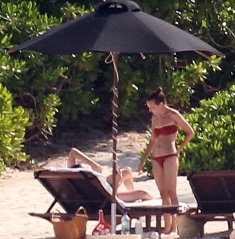 Ο μήνας του μέλιτος καλά κρατεί για Ινιέστα (photos)