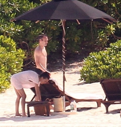 Ο μήνας του μέλιτος καλά κρατεί για Ινιέστα (photos)