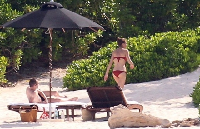 Ο μήνας του μέλιτος καλά κρατεί για Ινιέστα (photos)