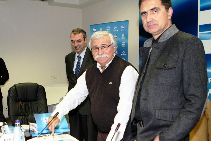 «Έφυγε» ο Απόστολος Παπουτσάκης! (photos)
