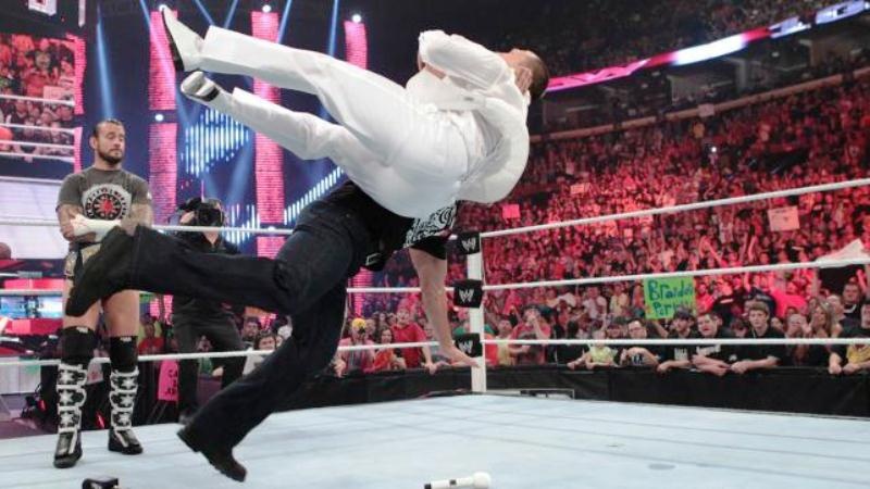 H επανάσταση του CM Punk στο χιλιοστό Raw