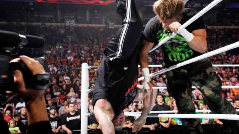 H επανάσταση του CM Punk στο χιλιοστό Raw