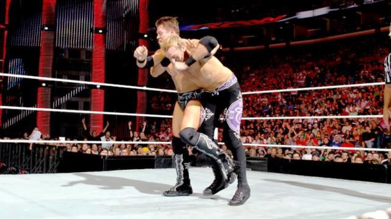 H επανάσταση του CM Punk στο χιλιοστό Raw
