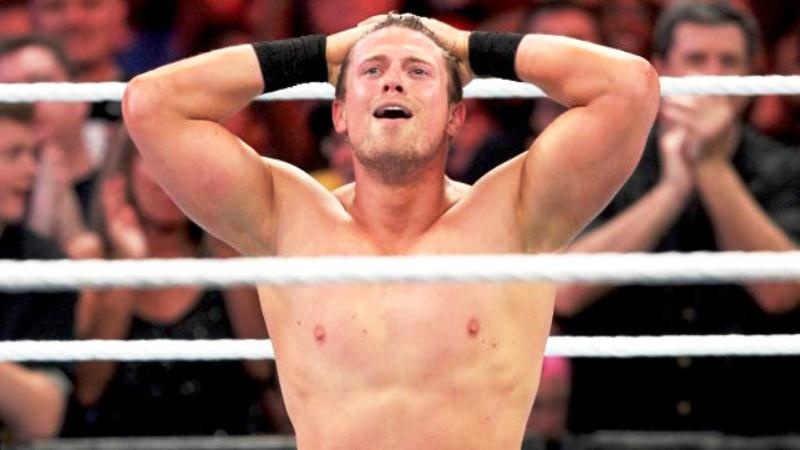 H επανάσταση του CM Punk στο χιλιοστό Raw