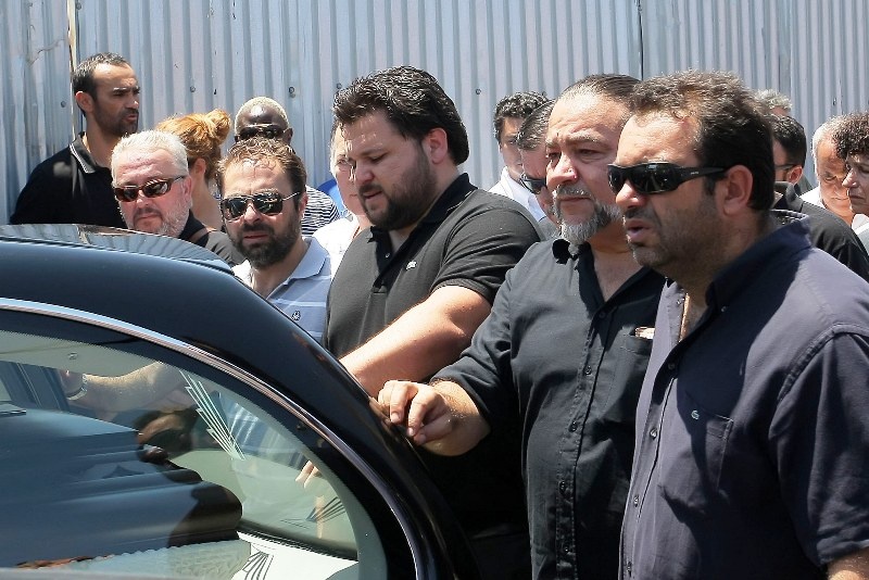 Συγκίνηση και πλήθος κόσμου στο τελευταίο αντίο στον Παπουτσάκη (photos)