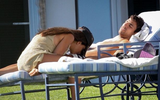 Τι κάνει η Ντανιέλα στον Φάμπρεγκας; (photos)