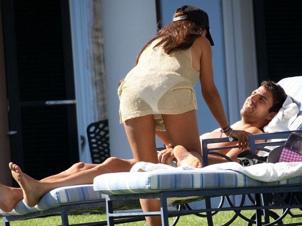 Τι κάνει η Ντανιέλα στον Φάμπρεγκας; (photos)