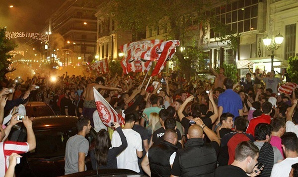 Οι τυχεροί φίλαθλοι του Ολυμπιακού (photos)