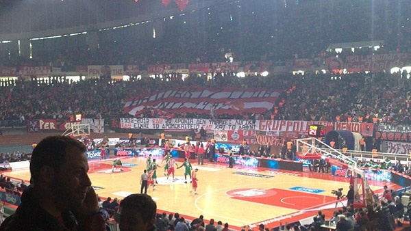 Οι τυχεροί φίλαθλοι του Ολυμπιακού (photos)