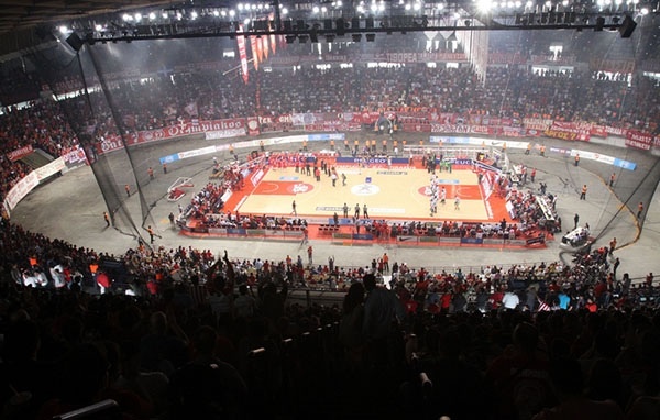 Οι τυχεροί φίλαθλοι του Ολυμπιακού (photos)