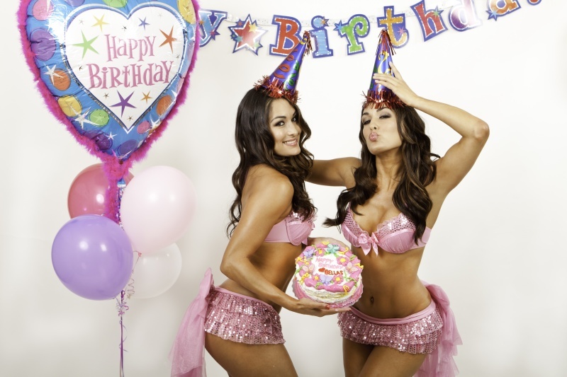 Χρονιά πολλά από τις The Bella Twins (photos)