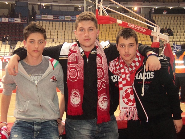 Οι τυχεροί φίλαθλοι του Ολυμπιακού (photos)