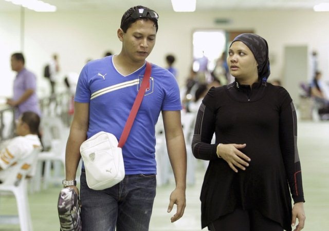 Σε προχωρημένη εγκυμοσύνη η Μαλαισιανή σκοποβόλος! (photos)