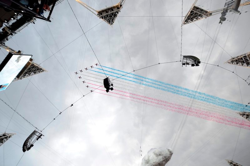 Ολυμπιακοί Αγώνες - Τελετή έναρξης: Το σόου από τα κόκκινα βέλη (photos)