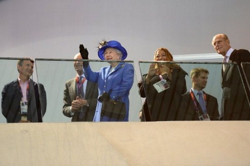 Λονδίνο 2012: Επέλεξε κολύμβηση η Βασίλισσα Ελισάβετ (photos)