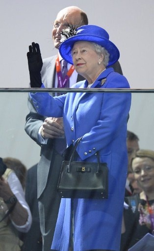 Λονδίνο 2012: Επέλεξε κολύμβηση η Βασίλισσα Ελισάβετ (photos)