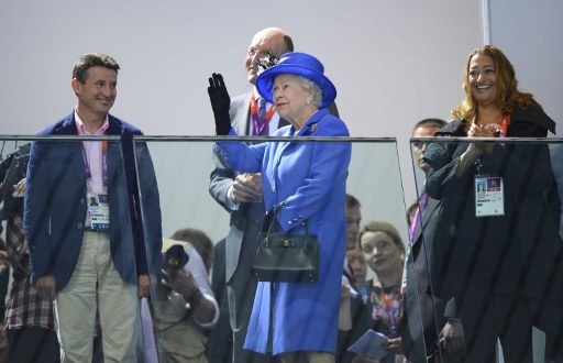 Λονδίνο 2012: Επέλεξε κολύμβηση η Βασίλισσα Ελισάβετ (photos)