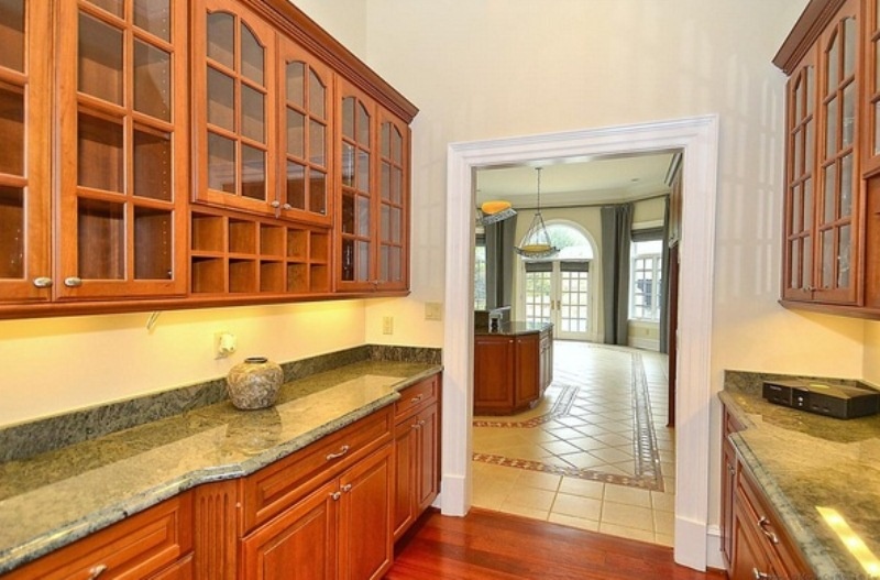 Πουλάει το… φτωχόσπιτό του ο Αρίνας (photos)