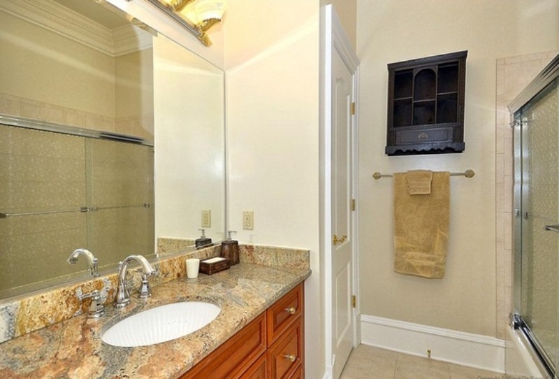 Πουλάει το… φτωχόσπιτό του ο Αρίνας (photos)