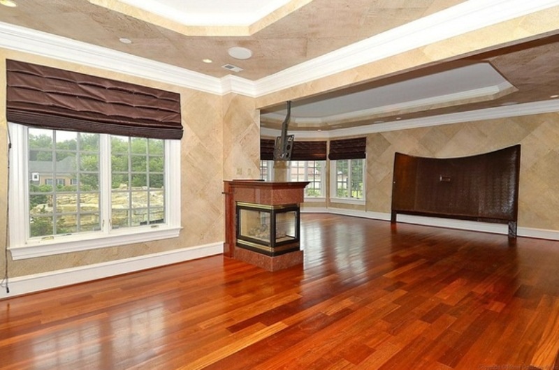 Πουλάει το… φτωχόσπιτό του ο Αρίνας (photos)