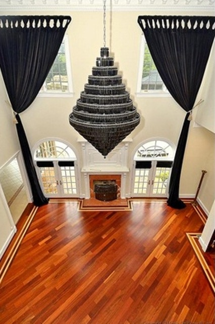 Πουλάει το… φτωχόσπιτό του ο Αρίνας (photos)