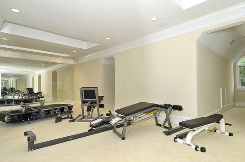 Πουλάει το… φτωχόσπιτό του ο Αρίνας (photos)