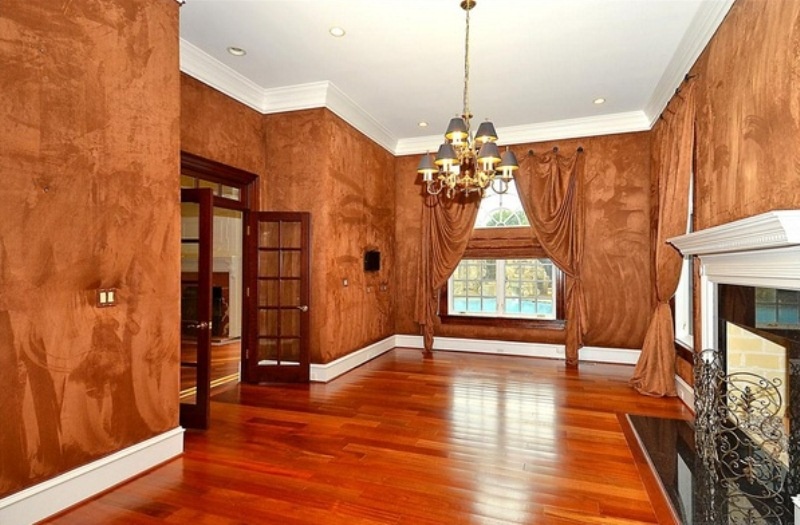 Πουλάει το… φτωχόσπιτό του ο Αρίνας (photos)