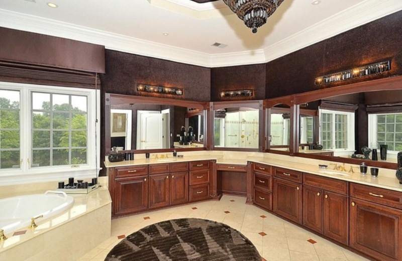 Πουλάει το… φτωχόσπιτό του ο Αρίνας (photos)