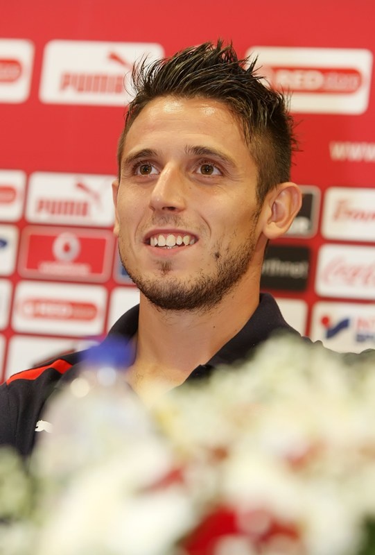 Η παρουσίαση του Γκρέκο από τον Ολυμπιακό με εικόνες!
