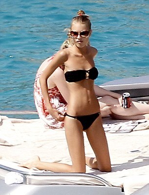 Στη Μαγιόρκα με καλή παρέα ο Αλόνσο (photos)