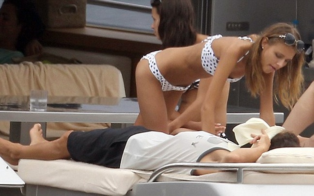 Στη Μαγιόρκα με καλή παρέα ο Αλόνσο (photos)