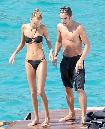 Στη Μαγιόρκα με καλή παρέα ο Αλόνσο (photos)