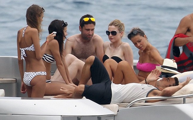 Στη Μαγιόρκα με καλή παρέα ο Αλόνσο (photos)