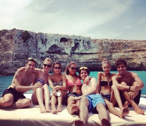 Στη Μαγιόρκα με καλή παρέα ο Αλόνσο (photos)