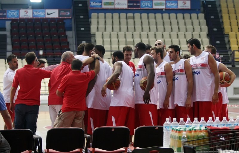 Με κέφι και χαμόγελα η πρώτη του Ολυμπιακού (photos)