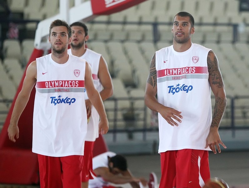 Με κέφι και χαμόγελα η πρώτη του Ολυμπιακού (photos)