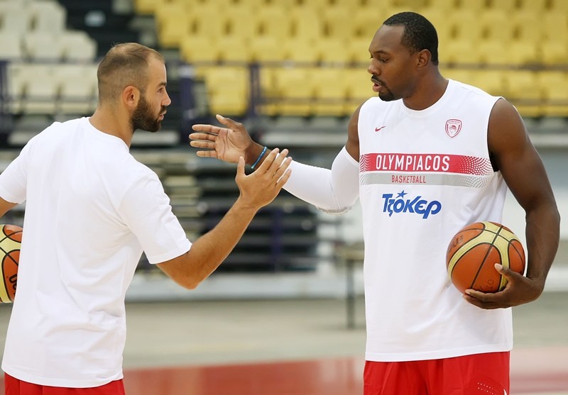 Με κέφι και χαμόγελα η πρώτη του Ολυμπιακού (photos)
