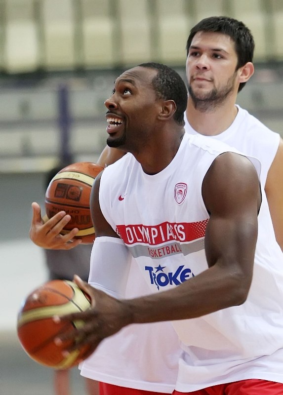 Με κέφι και χαμόγελα η πρώτη του Ολυμπιακού (photos)