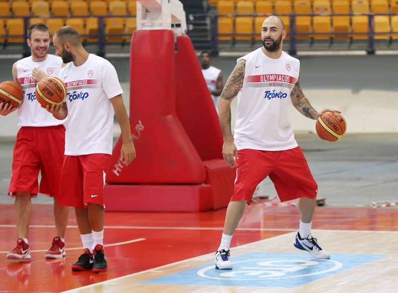 Με κέφι και χαμόγελα η πρώτη του Ολυμπιακού (photos)
