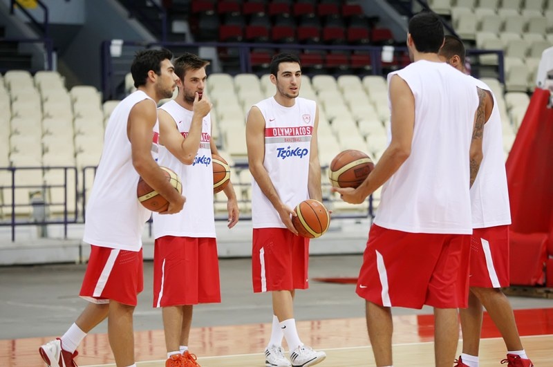 Με κέφι και χαμόγελα η πρώτη του Ολυμπιακού (photos)